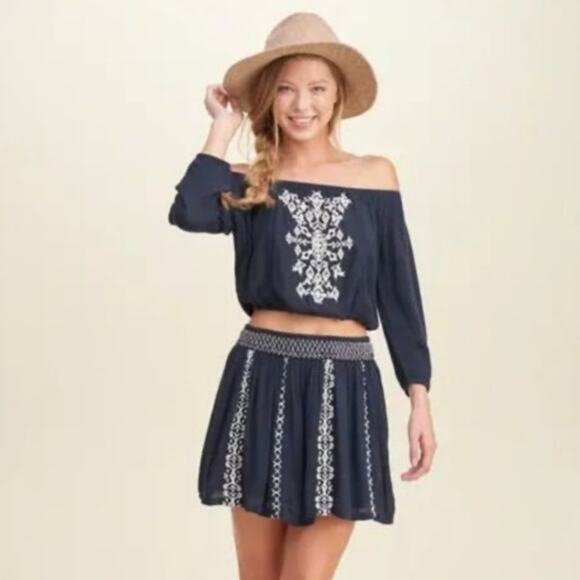 HOLLISTER Mini Skirt Blue Embroidered NWT NEW Pull On Pleated sz M Y2K Boho - Picture 11 of 12